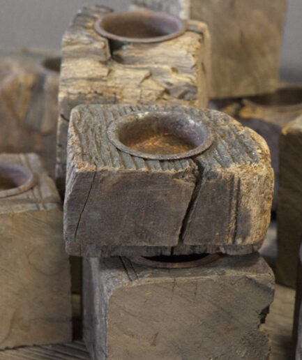 Bougeoir en bois ancien